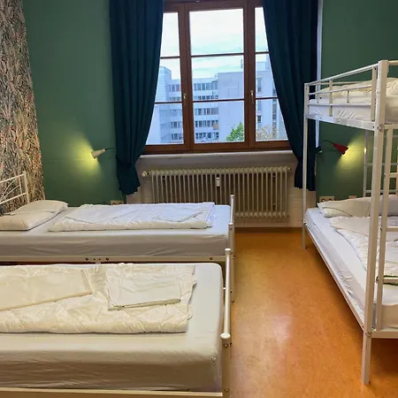 Steffis Hostel *